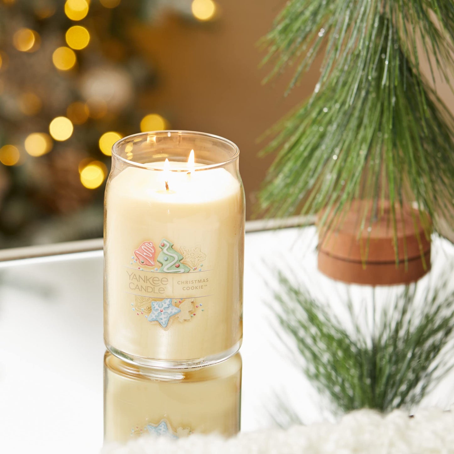Yankee Candle Christmas Cookie Scented Signature 20oz Large Jar 2-Wick Candle Over 60 Hours of Burn Time Holiday Festive Ideal for Holiday Gifting Home Decor Vanilla Butter Scent