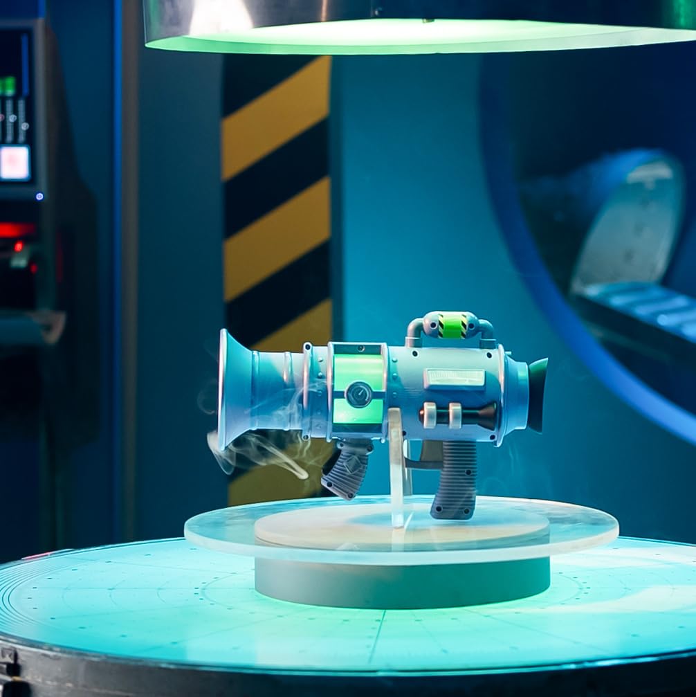 Minions Despicable Me 4 Ultimate Fart Blaster Toy - Shoots Real Fog Rings | 15 Hilarious Sound Effects | Lights Up & Banana/Fart Scents | Includes 2 Scent Formulas | Great Gag Gift for Kids Ages 4+