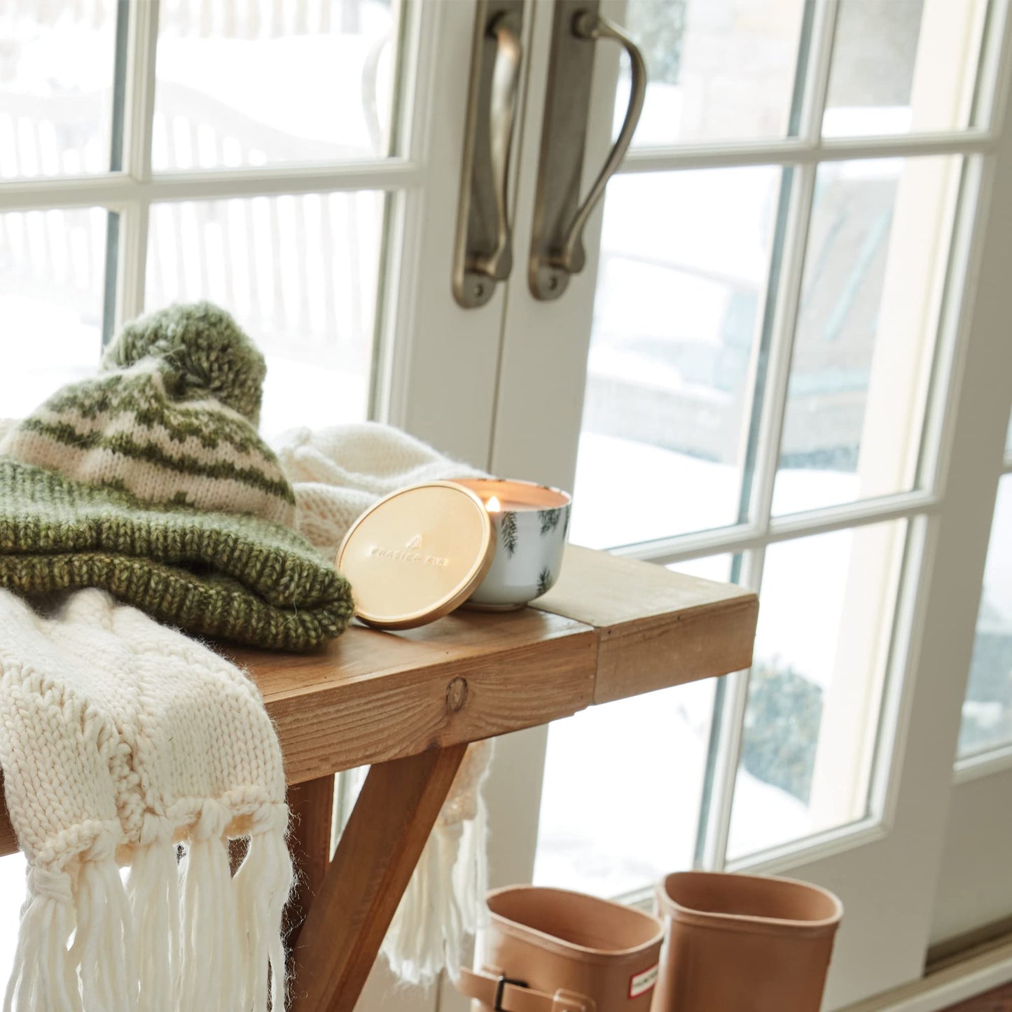 Thymes Scented Candles for Women & Men – Tin with Lid – Luxury Home Decor – Holiday Candles with Notes of Crisp Siberian Fir Needles, Cedarwood, & Sandalwood (Frasier Fir, 6.5 oz)