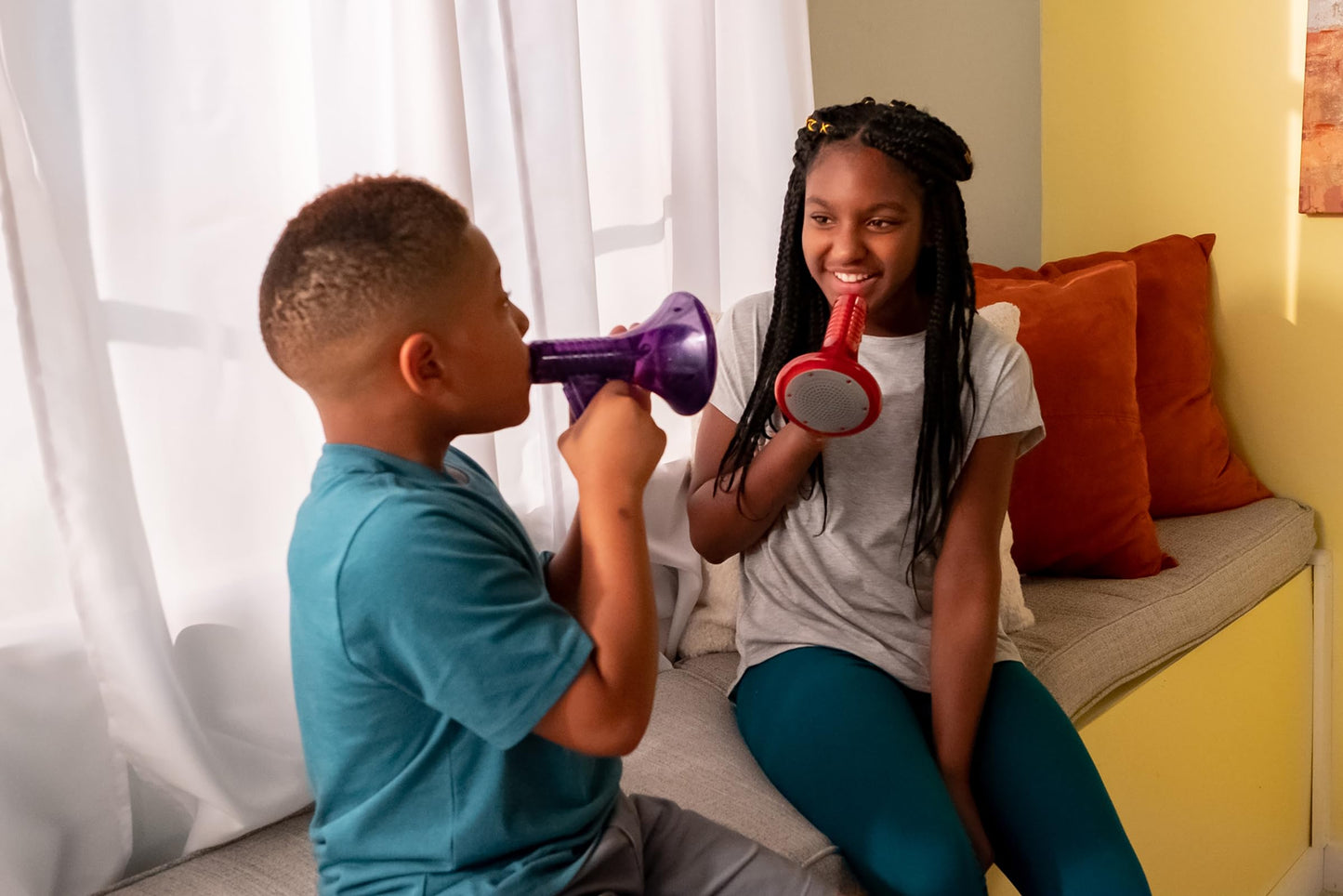 Toysmith Tech Gear Multi Voice Changer – Megaphone Toy with 8 Voice Effects and LED Lights – Fun Outdoor Toy for Kids Ages 5+ – Cool Gag Gifts or Birthday Gift Idea – Colors May Vary, Battery Included