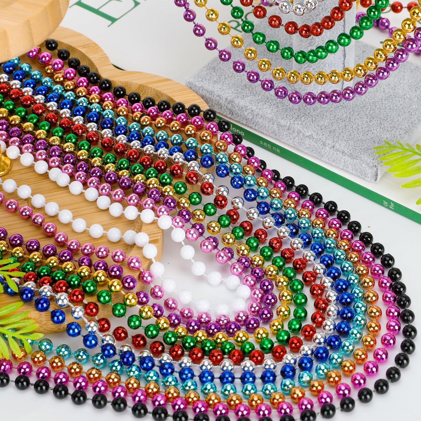 Huskein Bead Necklace, 120PCS Mardi Gras Beads, 33" Colorful Mardi Gras Beads Necklaces, Women Men Party Costume Accessories Parade Throws Bulk Party Favors for Christmas Pirate Carnival